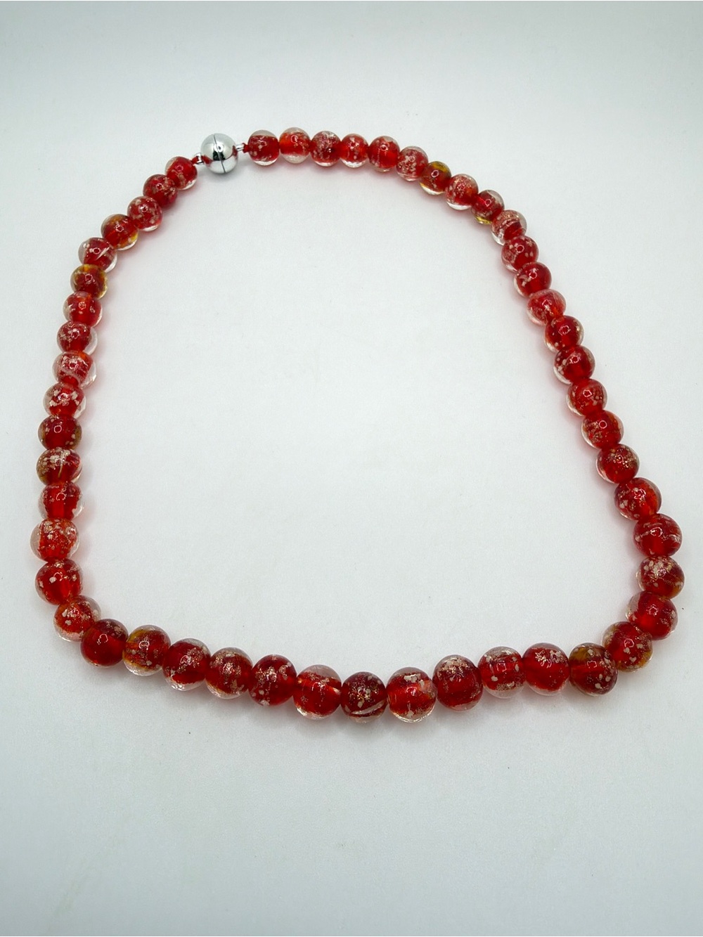 ~19" red FIREFLY GLASS beaded necklace‎ w/ silver tone magnetic clasp!